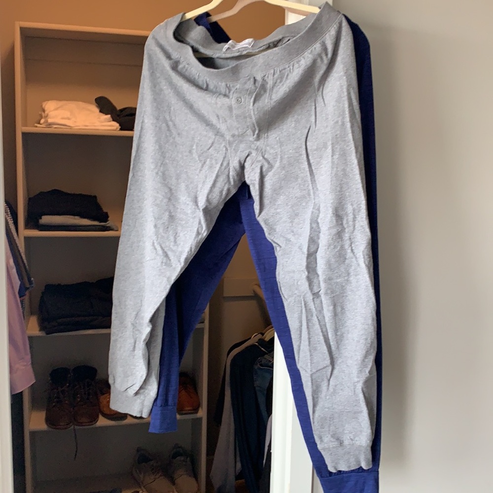 2 joggers